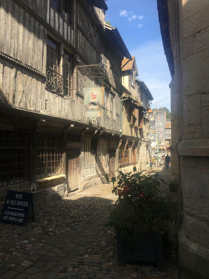 La Parenthese Du Capucin Apartment Honfleur Exterior foto